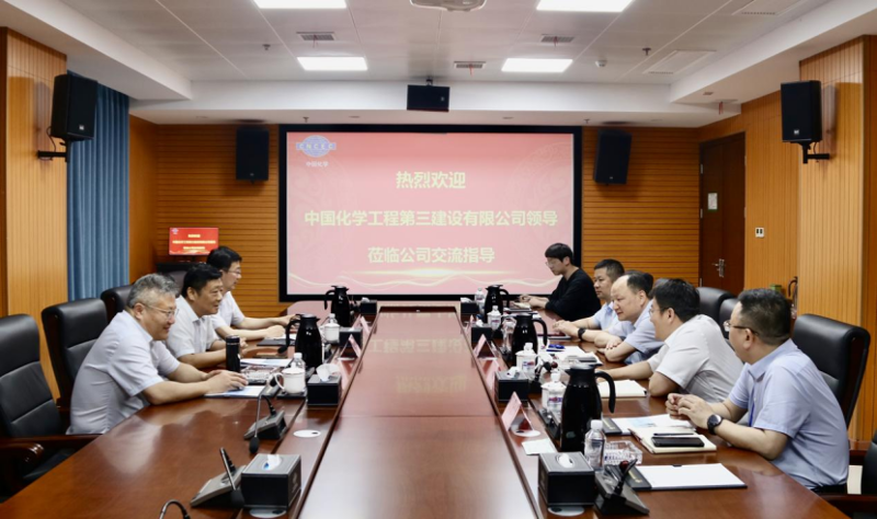 周鴻會(huì)見三化建黨委副書記、總經(jīng)理潘來安