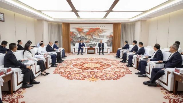 莫鼎革與廣州市委副書(shū)記、市長(zhǎng)孫志洋舉行會(huì)談